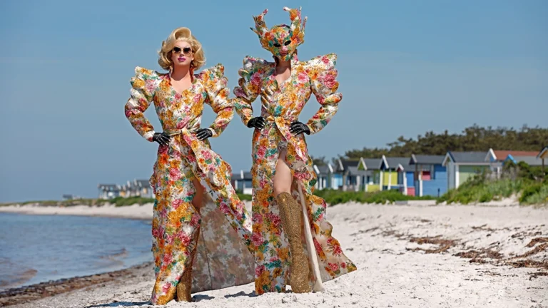 Photo by OUTflix / Allente Two Dragqueens on the beach